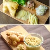 生姜／生薑を詠んだ短歌　和の薬味を代表するショウガ．遅くとも平安時代には栽培され，現代でも豚生姜焼きは若者が好きな料理の代表の1つ．インド・中国料理にも欠かせません．古名ははじかみ．　花のみな散りての後にからくしてのこれるものははじかみの花　藤原頼宗　　寂しさに耐へてあらめと水かけて紅き生薑の根をそろへけり　北原白秋　　妻が洗ふうすくれなゐの秋生姜はじかみ見つつ心入り組む　前川佐美雄　　白き花さきておぼろに見えながら生姜畑は黄に枯れんとす　佐藤志満　