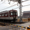 平城宮跡朱雀門と近鉄電車