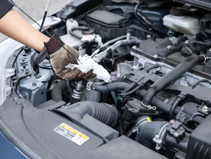 エンジンオイルの捨て方は？処理方法と注意点を整備士が解説