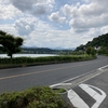 新緑の青紅葉やいとをかし　石山寺へ参詣