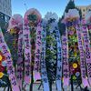 BTSシュガの脱退を求め花輪デモ…「シュガのアルバムは鍋敷き」などのメッセージ
