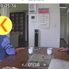 知らない車が停まってる