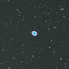 M57 梅雨の合間の晴れた夜、C8Nを久しぶりに持ち出し撮影。以前80mmED(F7)で撮ったが中心部の白色矮星（15等級）が写らず、今回２００ｍｍ反射鏡で撮影した。ついでに1枚撮りとも比較。