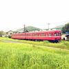 岡本駅近くの踏切でで出会った情熱の赤い電車