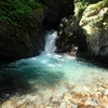 水量少ない初夏の渓流 棚田は田植え