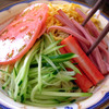 梅雨明けの青空と細麺の冷やし中華