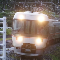 ６月25日　特急しなの19号が383系４+２両編成で運転される（代走？）