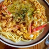 揚げ玉とチーズで速攻1人メシレシピ。節約＆ガッツリ「ハイカラ丼風 たまごとじパスタ」【ヤスナリオ】