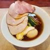 【神奈川】平塚『手打ち カドワキ』の特製醤油と特製塩のラーメン。