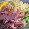 ラーメンサラダ／北海道歌志内産「北海地鶏」のスモークチキン