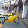 サーキット走行向きのバイク（Ducati 749s）