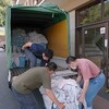 作業着の搬入と運搬　イベント用の看板完成
