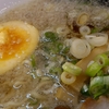 お昼御飯は『拉麺本家夢屋西町店』さんで、背脂ラーメン