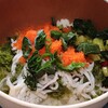 とびっこしらす丼