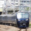 JR線を走る相鉄12000系電車