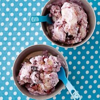 簡単 夏のおうちデザート 水切りヨーグルト 冷凍ベリー はちみつの簡単ヘルシーアイス コーヒーとはちみつと私
