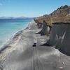 択捉島の自然の造形美「白い崖」  晴れの日没には鏡のように太陽を反射する