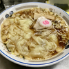 【今週のラーメン４４１８】 中華そば みたか （東京・三鷹） ワンタンメン ＋ サッポロラガービール 赤星 中瓶 ＋ チャシュー皿　〜コロナのストレス解きほぐすノスタルジーな旨さ！令和に通じる昭和の旨さ！