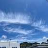 白波を映して浮かぶ夏の雲