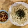 【今週のラーメン５４０１】中華つけ蕎麦 でき心（東京・吉祥寺）つけそば ＋ チャーシューメンマ盛り合わせ ＋ サッポロ赤星 ＋ サッポロ黒生中ジョッキ
