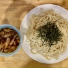 【今週のラーメン５４０１】中華つけ蕎麦 でき心（東京・吉祥寺）つけそば ＋ チャーシューメンマ盛り合わせ ＋ サッポロ赤星 ＋ サッポロ黒生中ジョッキ