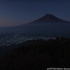 夜明けの富士山