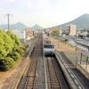 予讃線鬼無駅の歩道橋の正面からJR貨物列車を撮影してみた