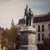 モンス駅前の彫像（ベルギー・ワロン地域）