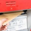 郵便ポストの右左、間違えて入れたらどうなる？「投函ミス」の影響とすぐできる対処法