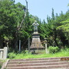 「サウダーデ」モラエスの愛した町（２２）「眉山」大滝山の史跡、神武天皇像に拝礼し、下山する。