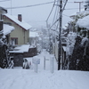 雪に覆われた東京都下の風景