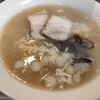 とんこつスープと鶏がらスープをブレンド。美味しいラーメンになった。