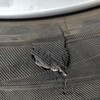 パンクした〜！　いや、させた、だろー。