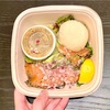 IKEAのお惣菜。サーモンサラダと100円のシナモンロール
