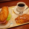 ガツガツ食べるのに恐怖を感じ、最近は喫茶店ランチが多い気がします