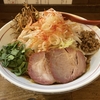 【今週のラーメン５５５８】東京味噌らーめん 鶉（東京・武蔵境）辛味噌まぜそば　〜具材が華々しく盛り上がりワイルドな表情！そして質感あってハートフル！ワクワクが止まらん