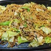 休みの日のうちの定番お昼ごはん！焼きそばです。