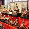 江戸時代からの雛人形が並ぶ古民家「(旧高野家住宅)甘草屋敷」（山梨県甲州市）