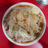 ラーメン二郎 生田駅前店 - 寒くなってきたので温かいスープがいっぱい飲みたいところ、薄味油抜き申請のごくごく飲めるカスタムが生きてくる。麺のキレがかなり良好で口当たりスベスベ。こう言う時はスープにあまり馴染ませずに、ほとんど素の状態の麺を素朴に味わうのが本当に旨い。最後の一滴まで本当に美味しかった。