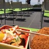 野外ステージで華ちらしと和牛ビーフコロッケ