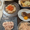 あるものでちょこちょこおつまみ、簡単でも並べば楽しいテーブルです