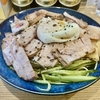 【今週のラーメン５４５１】らーめん 高尾（東京・荻窪）冷やしダブルチャーシューメン 半熟玉子 ＋ メンマわかめ皿 ＋ サッポロ赤星３本　〜疲労困憊オヤジをアホにさせる肉増し興奮と旨さの共感！実に痛快！ノスタルジック冷やし中華！