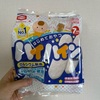 7ヶ月。はじめてのお菓子は苦々しい顔で。(笑)