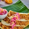 コチニータ・ピビル（北米の肉料理４）　ユカタン発祥のメキシコ料理です．前身は，キジ，イノシシ等の肉を使ったマヤのシチューで，「ピブ」または「土釜」で調理されていました（先コロンブス時代）．現在は、蒸気鍋や一般的なオーブンに徐々に置き換えら、また、肉は豚肉となり、アンナットペースト，ビターオレンジジュース，ニンニクでマリネされます．ゆっくりと焼き上げた後，細かく裂いて，トルティーヤやタコス，またはエシャロット等のピクルス，さまざまなロースト野菜とともにそのまま食べられます．