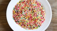 【実際に調べた】カラースプレーチョコはどこに売ってる？ドンキ？ダイソー？100均？セリア？業務スーパー？コンビニ？