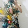 床にも飾りやすい、大きくて目立つおしゃれなドライフラワーの花束