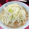 「ラーメン二郎 中山駅前店」の行列の人数や待ち時間はどれぐらい？訪れた曜日・時間帯・混雑具合を紹介