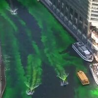 Chicago river turns green for St Patrick's Day