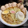 【今週のラーメン５３８７】中華そば 下連雀（東京・三鷹市南浦）チャーシューワンタン麺 半熟玉子 ＋ 竹の子皿 ＋ サッポロ赤星　〜三鷹の陸の孤島にガチ・ノスタルジック拉麺！ゆったり過ごせる名店江ぐち系譜！