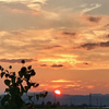 赤い夕日がぁ〜